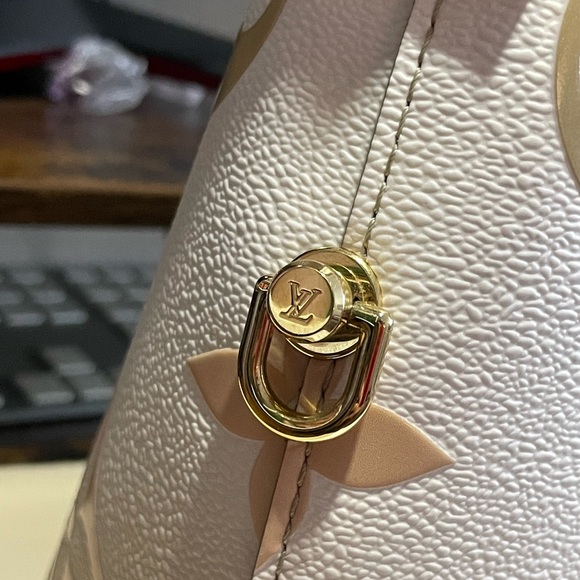 Louis Vuitton Sunset Kaki Marshmallow Bag - Picture 9 of 16